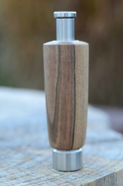 Einhandmühle aus fränkischem Nussbaum