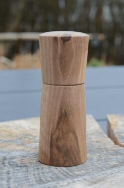 Pfeffermühle aus fränkischem Nussbaum